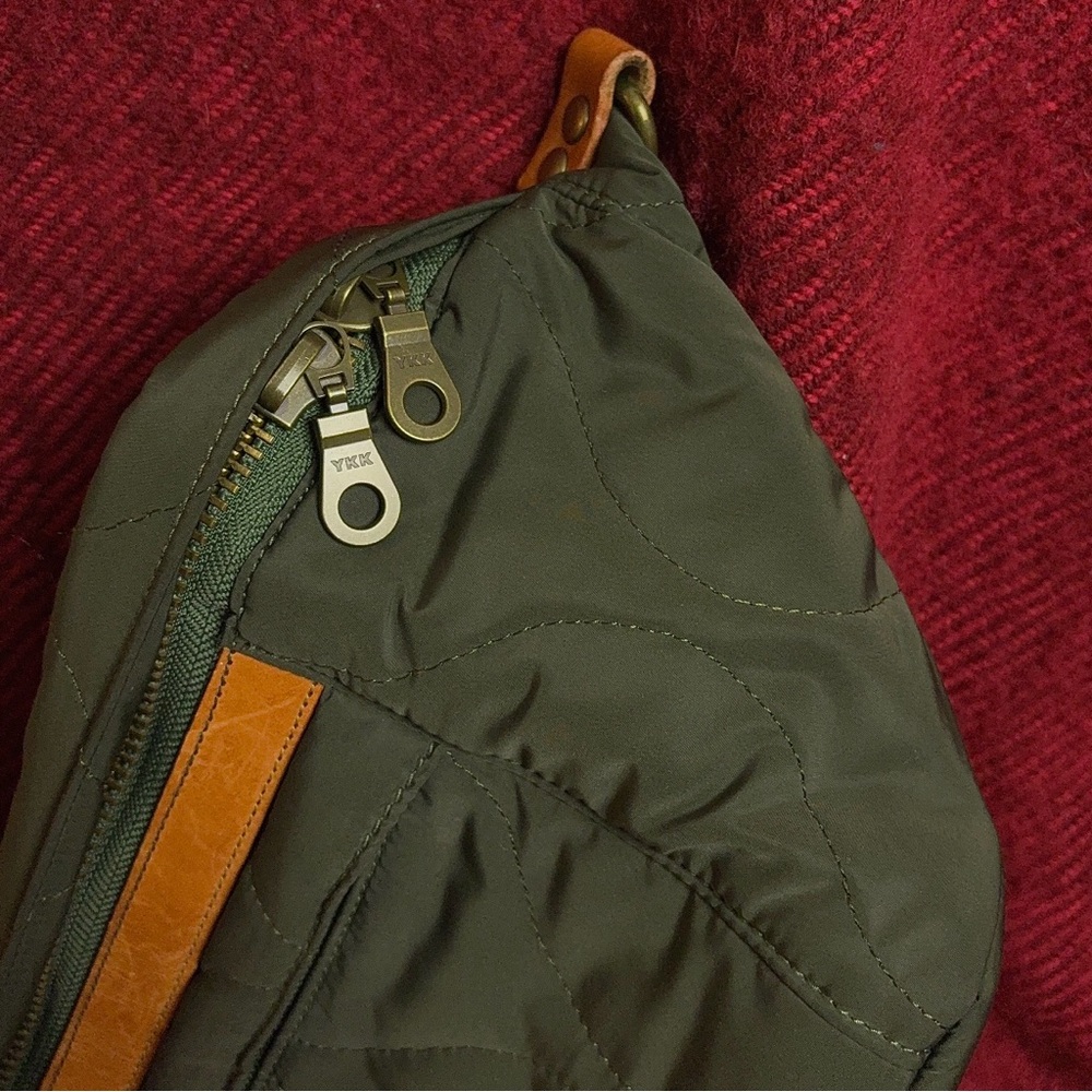 Parker Thatch Quilted Cross Your Heart Sling Bag Olive Nylon Rare - Picture 13 of 16
